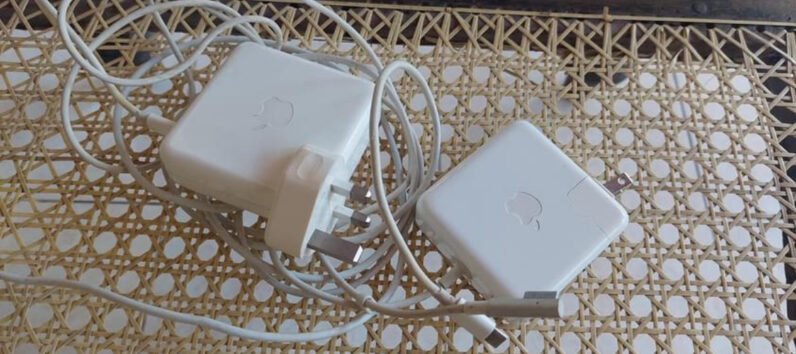 
								Macbook Original charger  60w and 87w full									